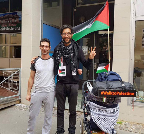 بالفيديو والصور.. يهودي سيعبر 8 دول و5 آلاف كيلومتر مشياً على الأقدام للتضامن مع فلسطين صورة رقم 8