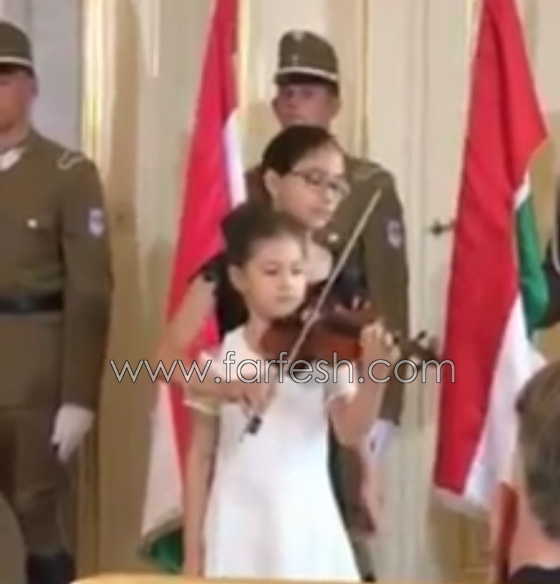 بالفيديو.. طفلتان مصريتان تبهران الجمهور في حفل بالقصر الرئاسي  بالمجر صورة رقم 2