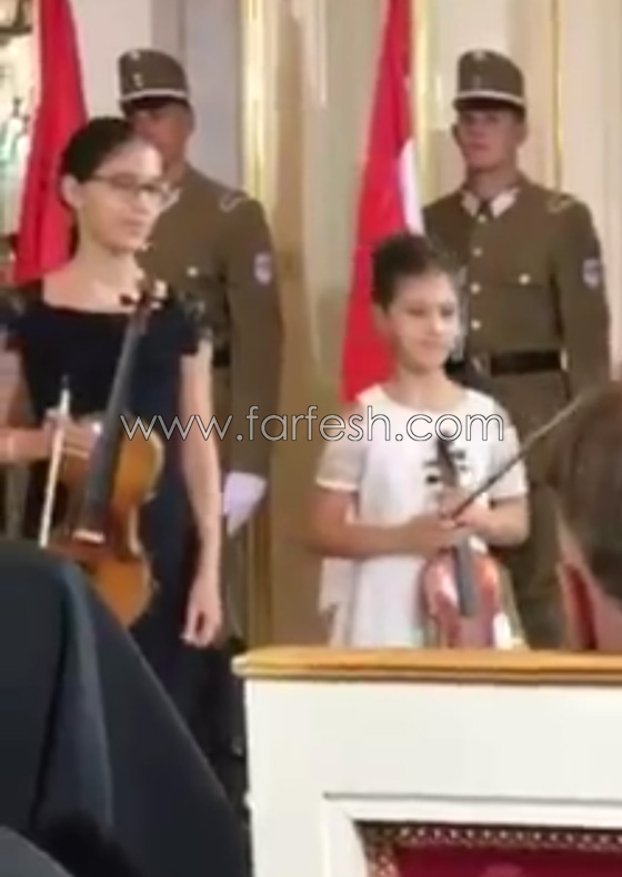 بالفيديو.. طفلتان مصريتان تبهران الجمهور في حفل بالقصر الرئاسي  بالمجر صورة رقم 4