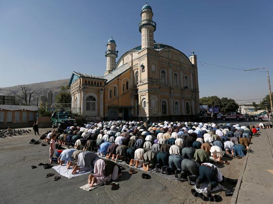 صور: هكذا احتفل المسلمون بمناسبة عيد الأضحى المبارك حول العالم صورة رقم 28