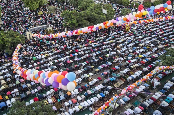 صور: هكذا احتفل المسلمون بمناسبة عيد الأضحى المبارك حول العالم صورة رقم 20
