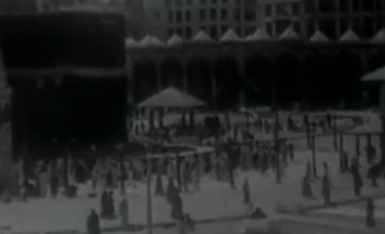 شاهد التغير في شكل الحرم المكي في آخر 100 عام.. فيديو صورة رقم 2