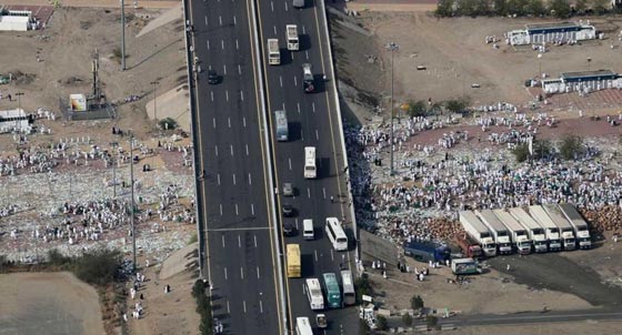 صور مذهلة تجسد روعة الحج: لقطات لحافلات نقل الحجاج إلى جبل عرفات صورة رقم 5