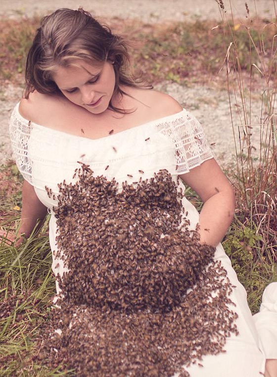 صور مذهلة: امرأة حامل تلتقط صورا لها مع 20 ألف نحلة! صورة رقم 2