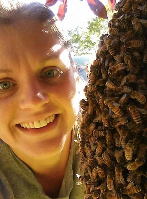 صور مذهلة: امرأة حامل تلتقط صورا لها مع 20 ألف نحلة! صورة رقم 6