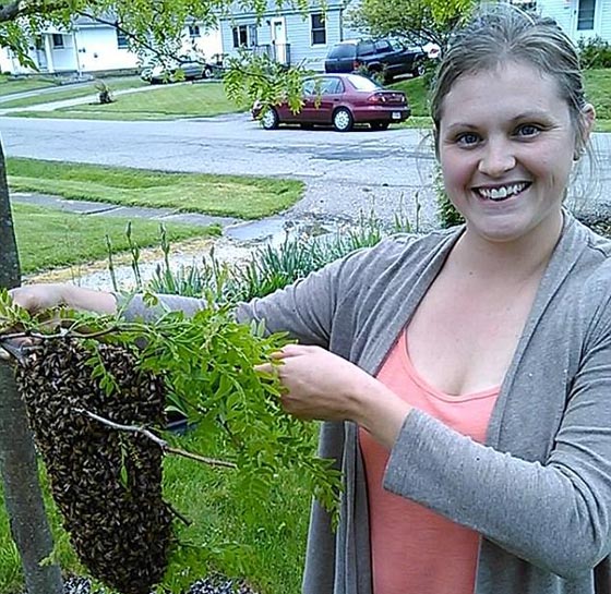 صور مذهلة: امرأة حامل تلتقط صورا لها مع 20 ألف نحلة! صورة رقم 8