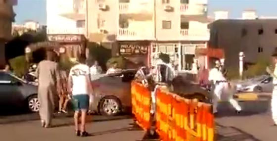 فيديو صادم.. شاب يدهس ضابط شرطة بسيارته بسبب حفل عمرو دياب! صورة رقم 1