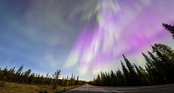 صور مذهلة لشفق قطبي يضيء السماء بألوان ساحرة صورة رقم 7