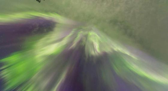 صور مذهلة لشفق قطبي يضيء السماء بألوان ساحرة صورة رقم 6