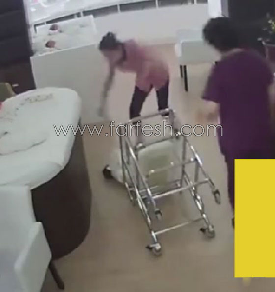 فيديو مروّع.. اهمال ممرضة يتسبب بسقوط طفل حديث الولادة صورة رقم 4
