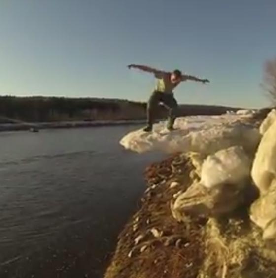 فيديو طريف.. سقطات مضحكة على بحيرات الثلوج صورة رقم 1