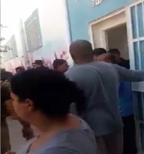 فيديو صادم: تهديد حياة معلمة تونسية بتهمة تحريض الطالبات على نزع الحجاب صورة رقم 4