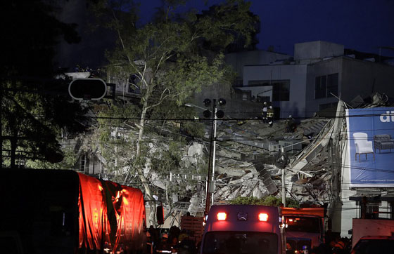 مئات القتلى والجرحى في زلزال قوي يضرب وسط المكسيك.. صور وفيديو صورة رقم 6