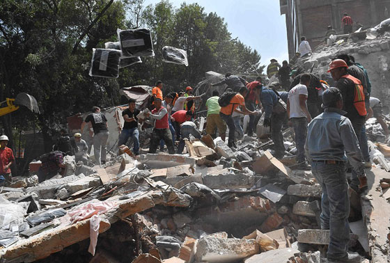 مئات القتلى والجرحى في زلزال قوي يضرب وسط المكسيك.. صور وفيديو صورة رقم 23