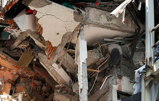 مئات القتلى والجرحى في زلزال قوي يضرب وسط المكسيك.. صور وفيديو صورة رقم 30