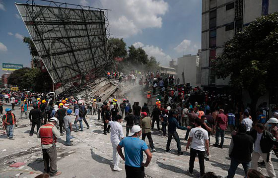 مئات القتلى والجرحى في زلزال قوي يضرب وسط المكسيك.. صور وفيديو صورة رقم 31