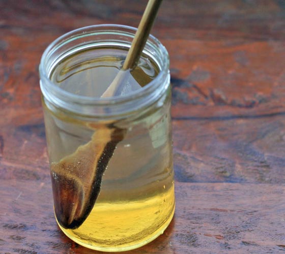 طاقة فورية ومكافحة رائحة الفم.. فوائد كوب الماء الدافئ مع العسل صباحا صورة رقم 1