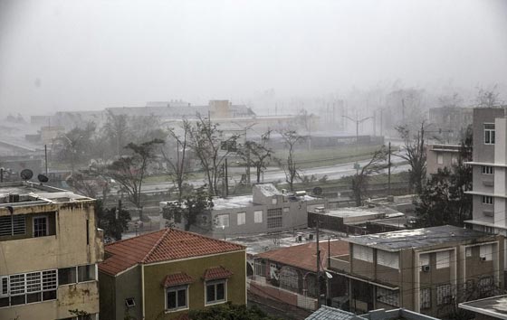الإعصار ماريا يجتاح بورتوريكو والكاريبي فدمر المباني وقطع الكهرباء والجزيرة تستنجد! صورة رقم 9