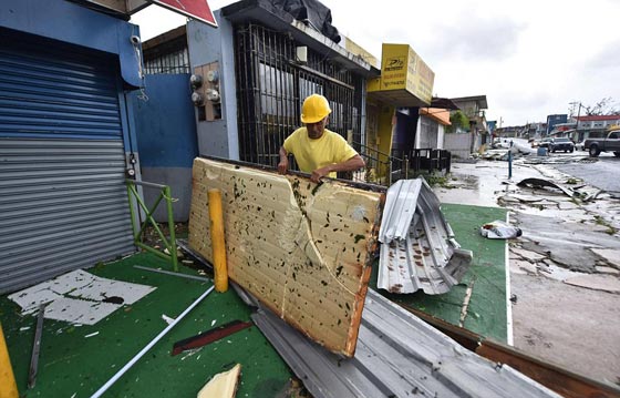 الإعصار ماريا يجتاح بورتوريكو والكاريبي فدمر المباني وقطع الكهرباء والجزيرة تستنجد! صورة رقم 15