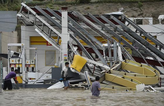 الإعصار ماريا يجتاح بورتوريكو والكاريبي فدمر المباني وقطع الكهرباء والجزيرة تستنجد! صورة رقم 16