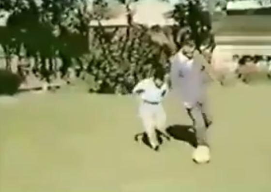 فيديو نادر للزعيم الراحل عبد الناصر أثناء لعب الكرة  صورة رقم 2