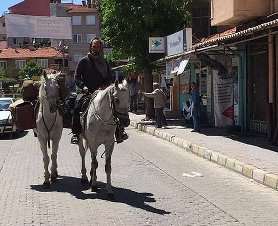 الحج على الطريقة القديمة.. بولندي يسافر إلى القدس ومكة المكرمة على حصانه صورة رقم 8