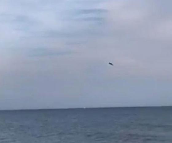فيديو مروع.. مصرع طيار ايطالي بعد تحطم طائرته العسكرية في البحر صورة رقم 1