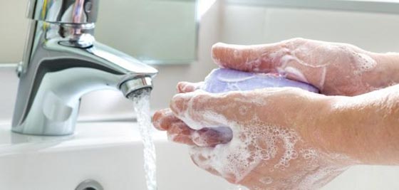 ردد اغنية عيد الميلاد مرتين اثناء غسل يديك لتقضي على البكتيريا! صورة رقم 1