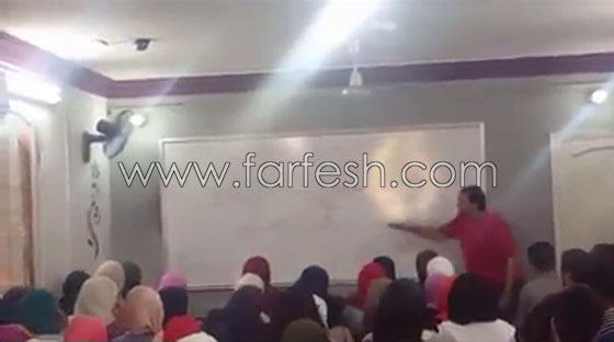 فيديو مدرس مصري يشرح درس الكيمياء بطريقة مخلة للأداب صورة رقم 1