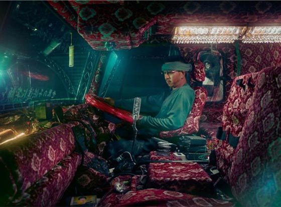 رجال الشاحنات: صور مذهلة لشاحنات مزينة بالقش والأضواء المميزة صورة رقم 5