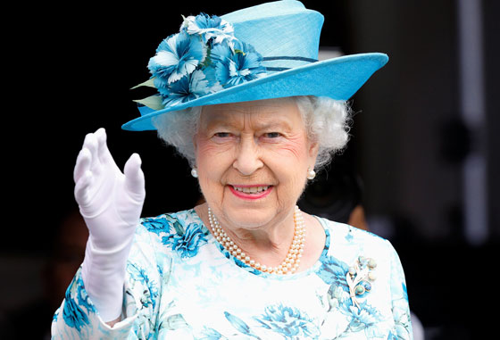 الملكة إليزابيث لا تحمل النقود إلا يوماً واحداً بالأسبوع صورة رقم 9