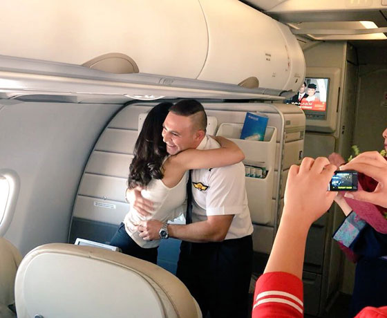 طيار يتقدم لخطبة حبيبته على متن رحلة الملكية الأردنية إلى دبي.. صور صورة رقم 4