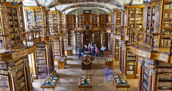 تعرف على أجمل وأفخم المكتبات في العالم شكلها يشجع على القراءة صورة رقم 5