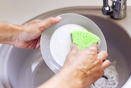 احذروا.. إسفنجة غسل الصحون تحتوي على بكتيريا أكثر مما على المرحاض! صورة رقم 4