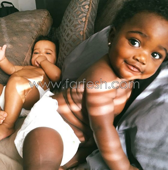  صور توأم أدهش العالم: طفلتان ساحرتا الجمال احداهما سوداء البشرة والأخرى شقراء صورة رقم 8