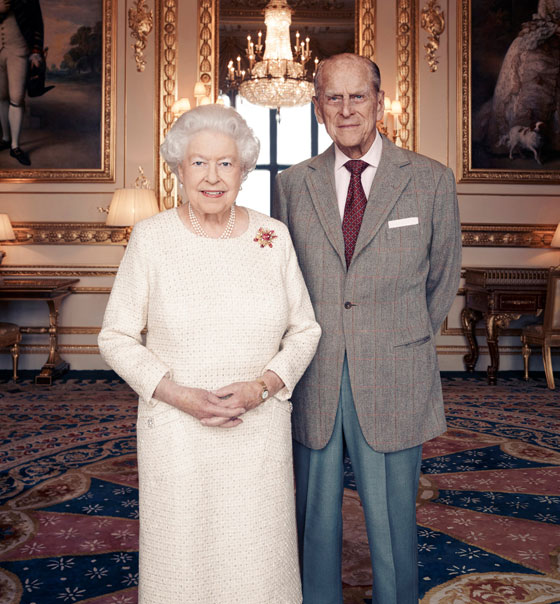 بالصورة.. الملكة إليزابيث ملكة بريطانيا والأمير فيليب يحتفلان بعيد زواجهما الـ70 صورة رقم 1