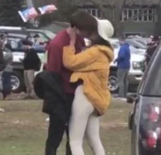 ابنة أوباما تتبادل القبلات مع مراهق بريطاني في هارفارد صورة رقم 1