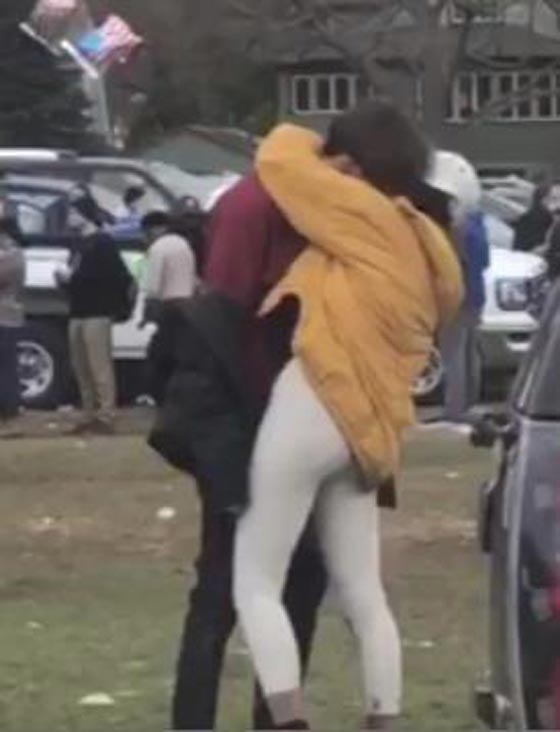 ابنة أوباما تتبادل القبلات مع مراهق بريطاني في هارفارد صورة رقم 2