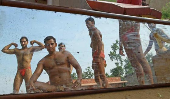 بالفيديو والصور..  قرية هندية لأصحاب العضلات قد تجعلك سوبر مان صورة رقم 6