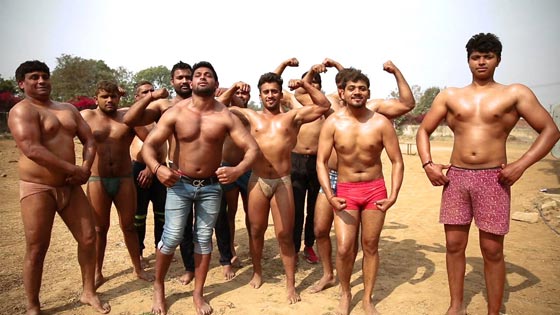 بالفيديو والصور..  قرية هندية لأصحاب العضلات قد تجعلك سوبر مان صورة رقم 1