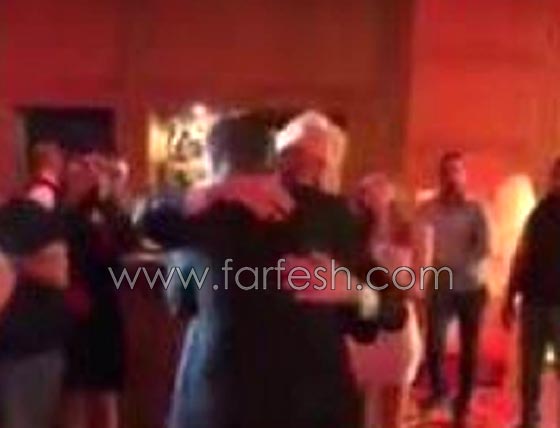 فيديو مسرّب: حسين فهمي يرقص (تويست) مع أخيه مصطفى في حفل زفافه صورة رقم 10