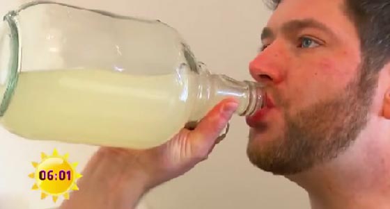 بالفيديو.. ألماني يشرب 20 لتر مياه يوميًا ليبقى على قيد الحياة صورة رقم 1