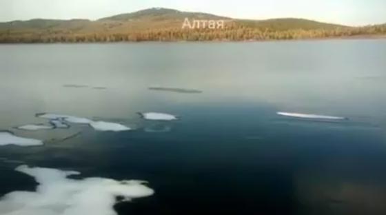 فيديو غريب: بحيرة متجمدة تصدر أصواتا مرعبة في منتصف الليل صورة رقم 1