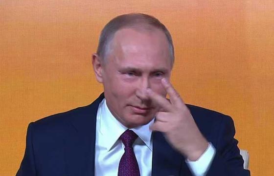 بوتن يحمر خجلا من موقف محرج في لقاء صحفي صورة رقم 3