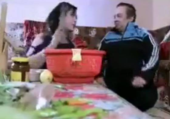 فيديو: اعتقال مغنية كليب (بص امك) بتهمة خدش الحياء والفسق والفجور صورة رقم 4