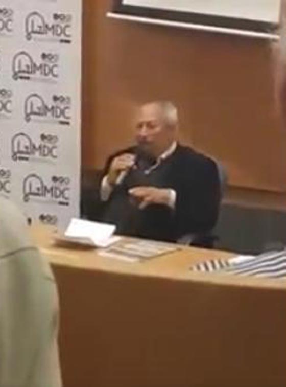 فيديو طلاب فلسطينيين (عرب 48) يهاجمون باحث مصري بجامعة تل أبيب: لا للتطبيع! صورة رقم 7