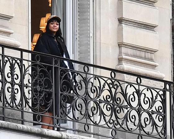 صور ريهانا وحبيبها السعودي حسن جميل في اجازة رومانسية في باريس صورة رقم 5