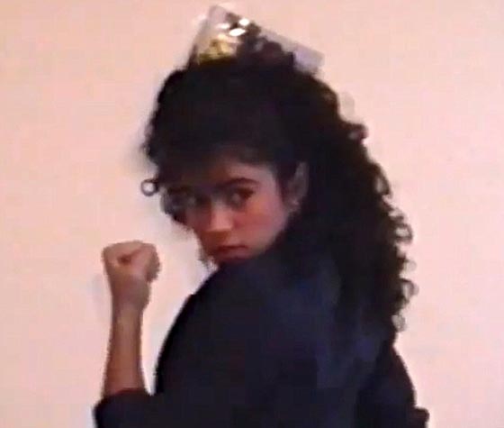اول فيديوهات شاكيرا: رقص شرقي في سن 12 عاما وغناء اسباني صورة رقم 3