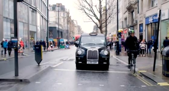 بالفيديو.. أصعب اختبار لسائق تاكسي في العالم صورة رقم 1