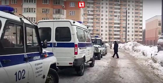 مدرسون ينسون طفلة روسية وسط الثلوج خارج الحضانة فتجمدّت حتى الموت! صورة رقم 6